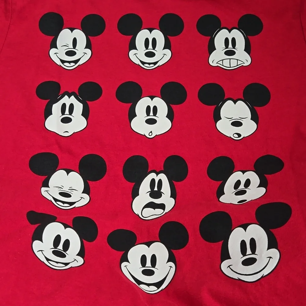 GAP red tshirt